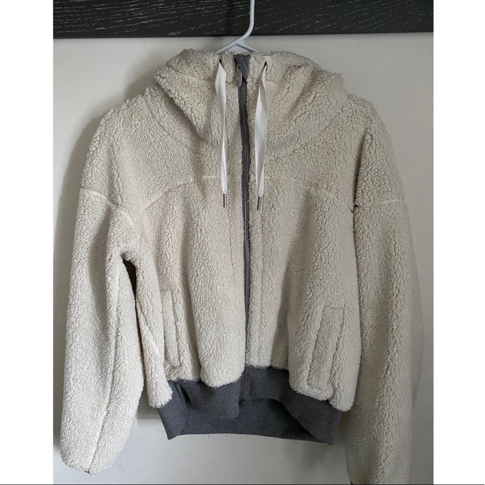 Lululemon Short Sweet and Sherpa Jacket